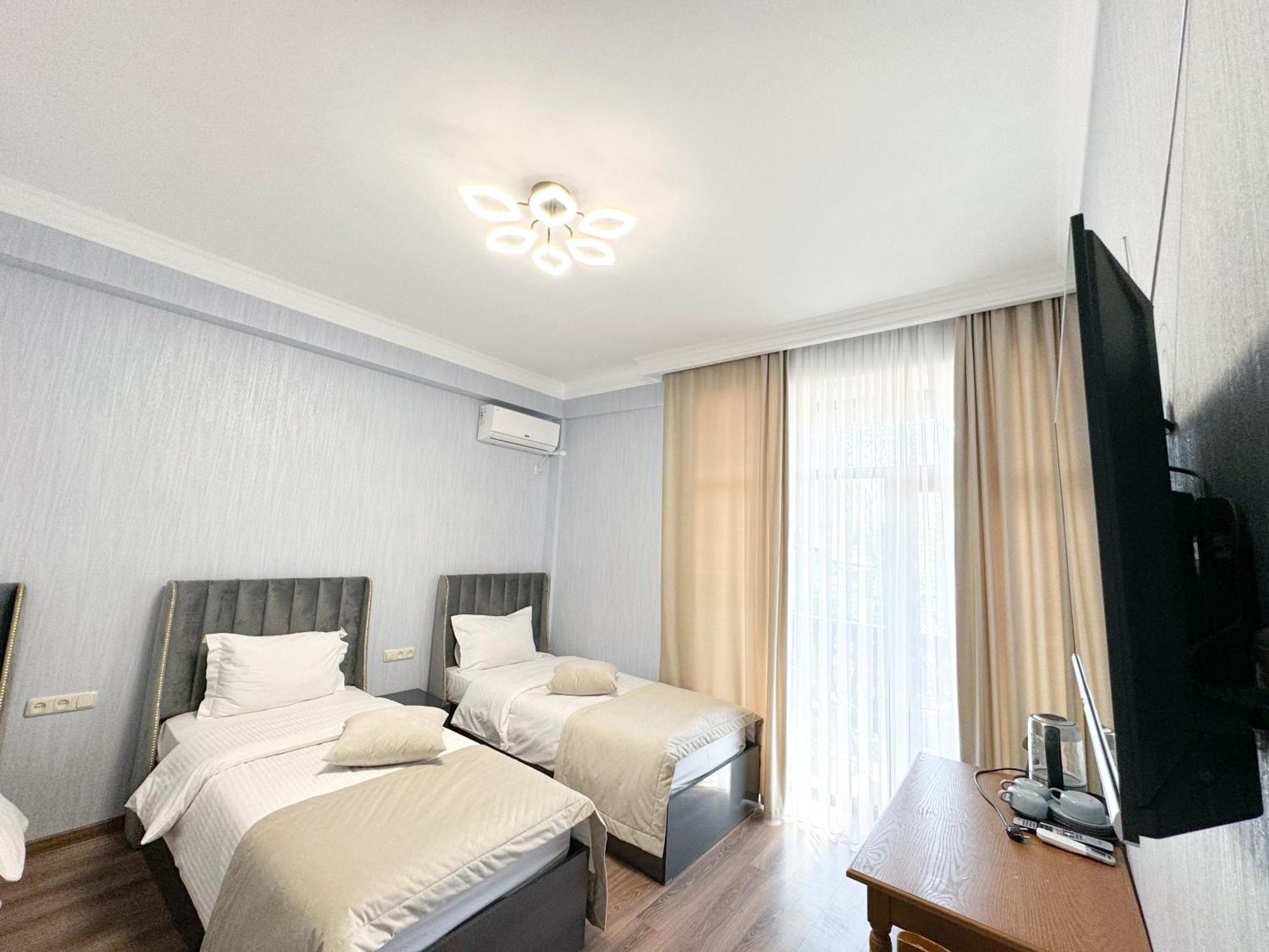 Armenia Hotel Jerevan Eksteriør billede